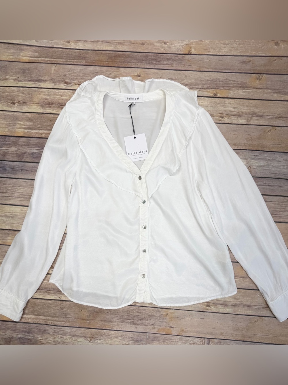 Bella Dahl Long Sleeve Ruffle V-neck Button up Blouse white size M